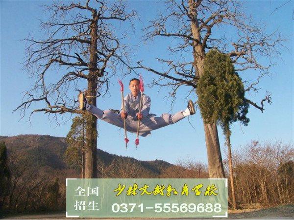 女大學生裸貸背后，家長應做好女生青春期教育引導 