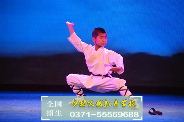 一遍又一遍的嘗試,戰友們一起努力終于割完了一大片