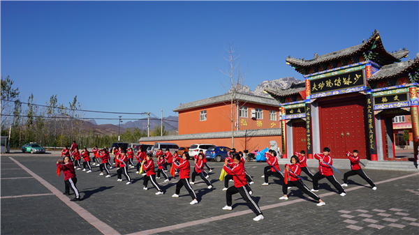 父母應該怎么對待孩子的早戀問題呢