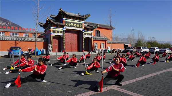 孩子早戀帶女友回家過夜家長怎么辦
